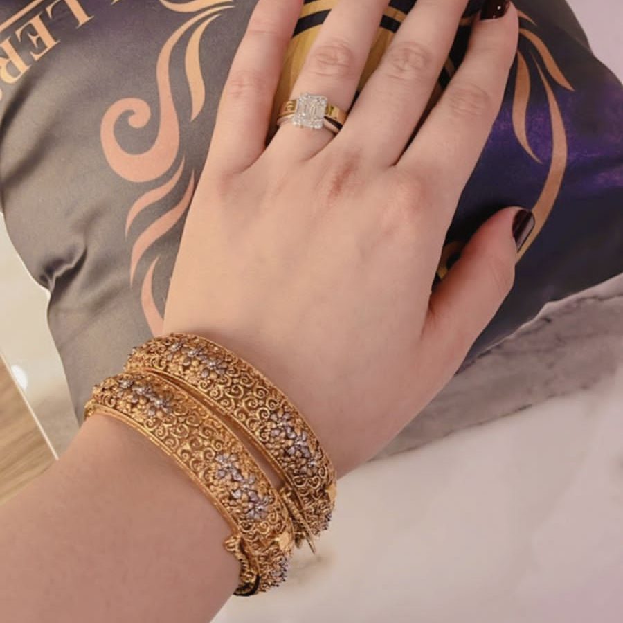 Luxury Zircon Stone Openable Bangle