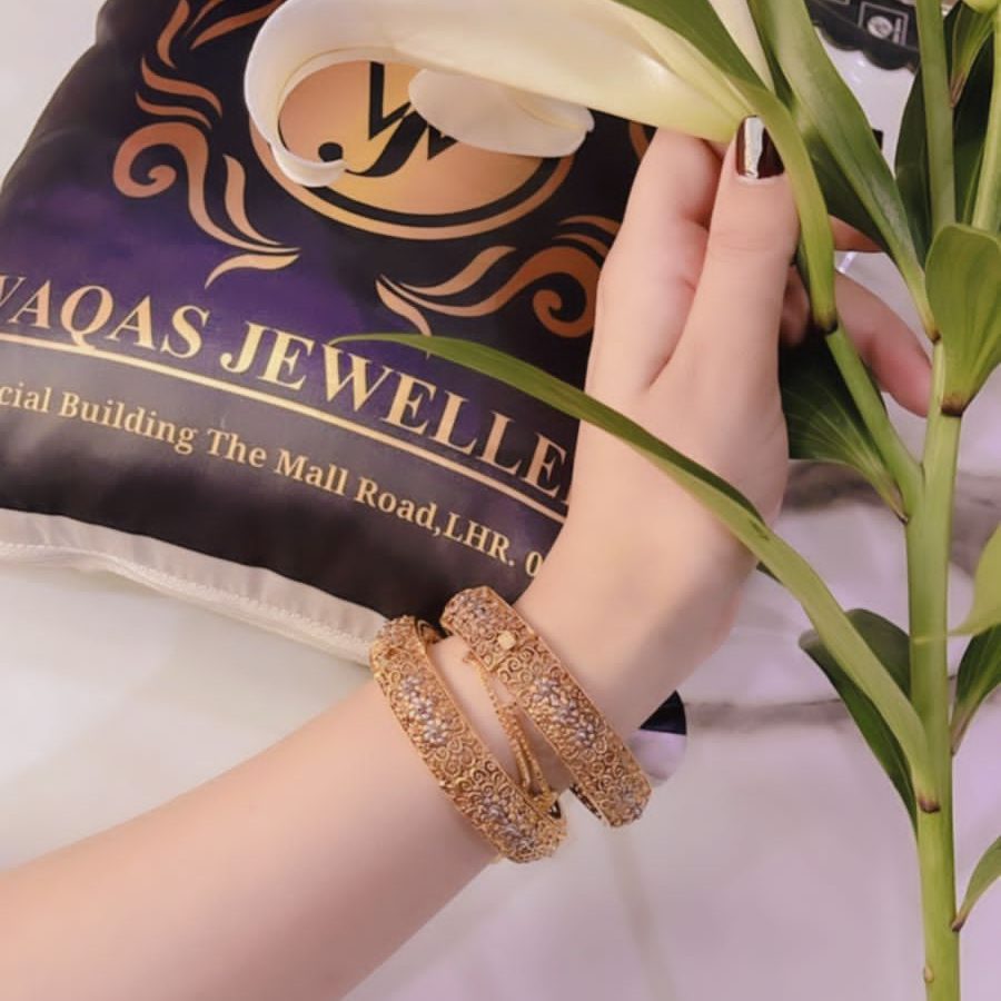 Luxury Zircon Stone Openable Bangle