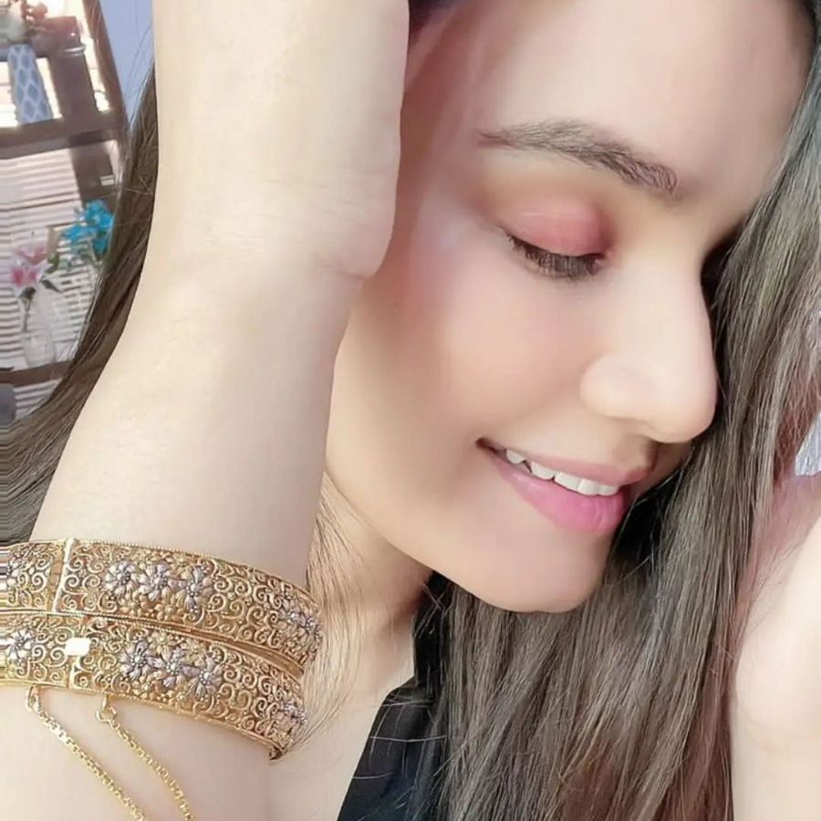 Luxury Zircon Stone Openable Bangle