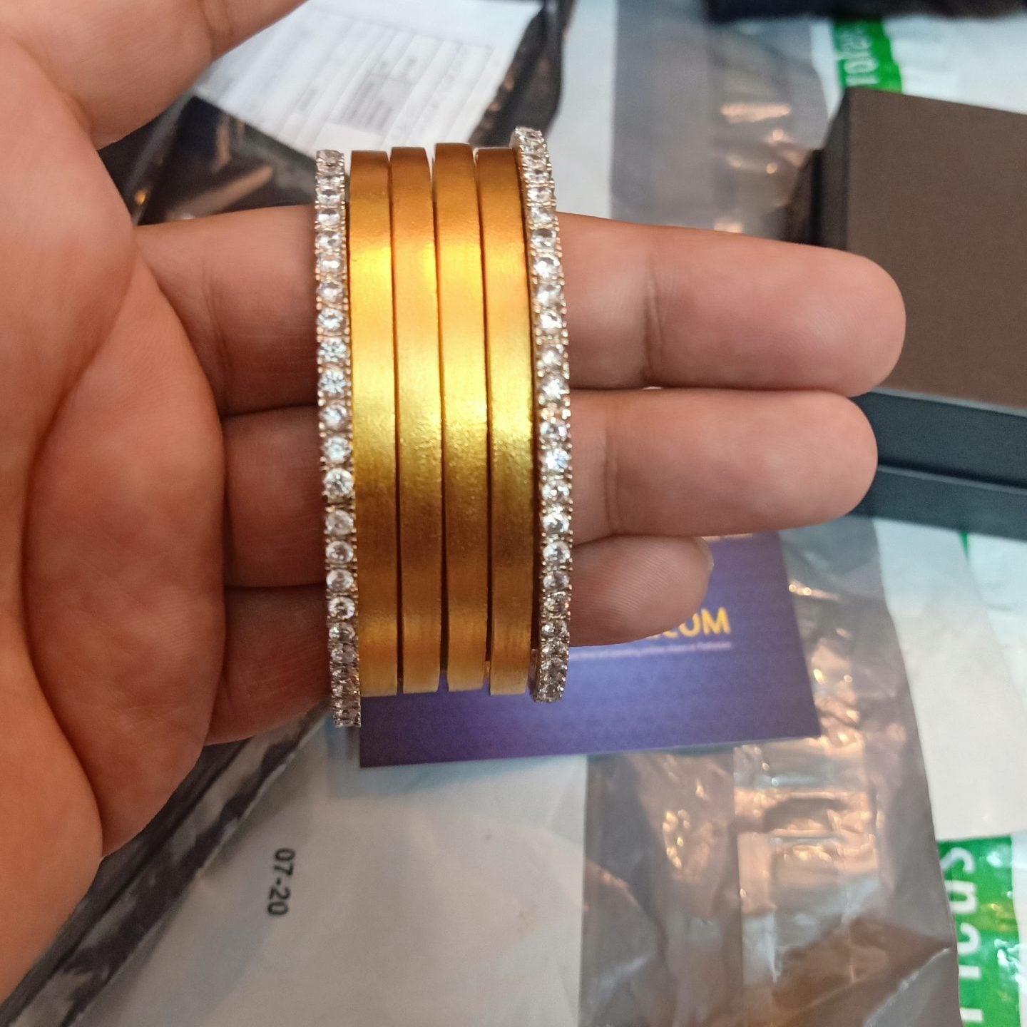 Royal Luxury 4 Gold and 2 Zircon set