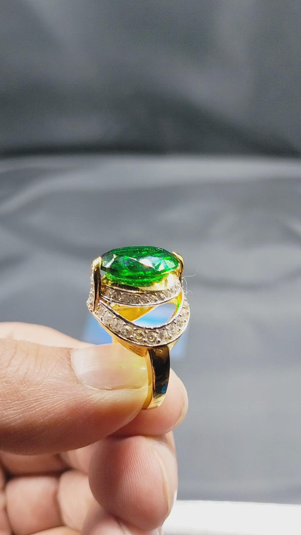 925 Sterling Silver Ring quality green stone