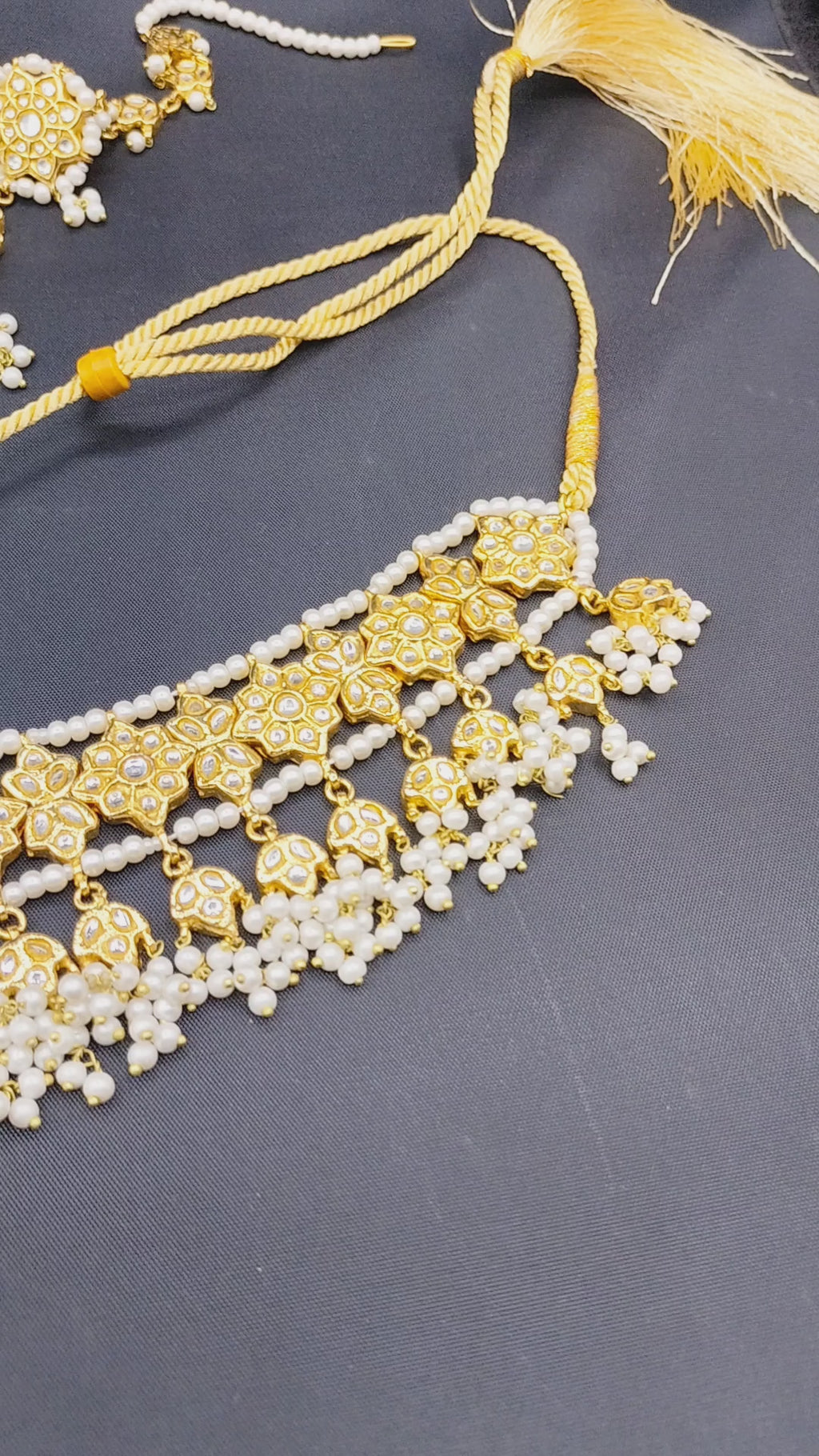 Classic Thappa Kundan Choker Set