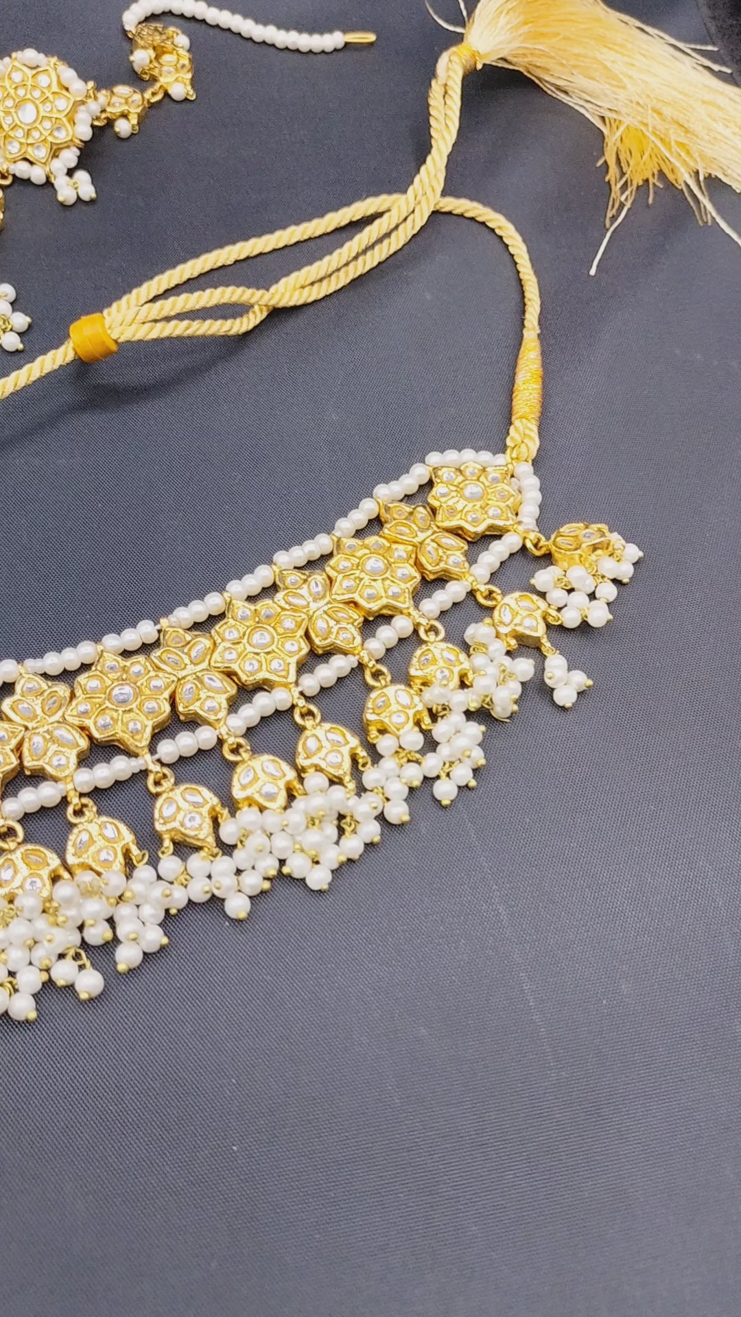 Classic Thappa Kundan Choker Set