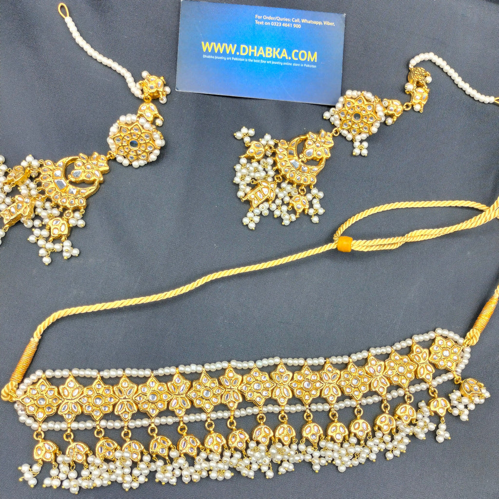Classic Thappa Kundan Choker Set