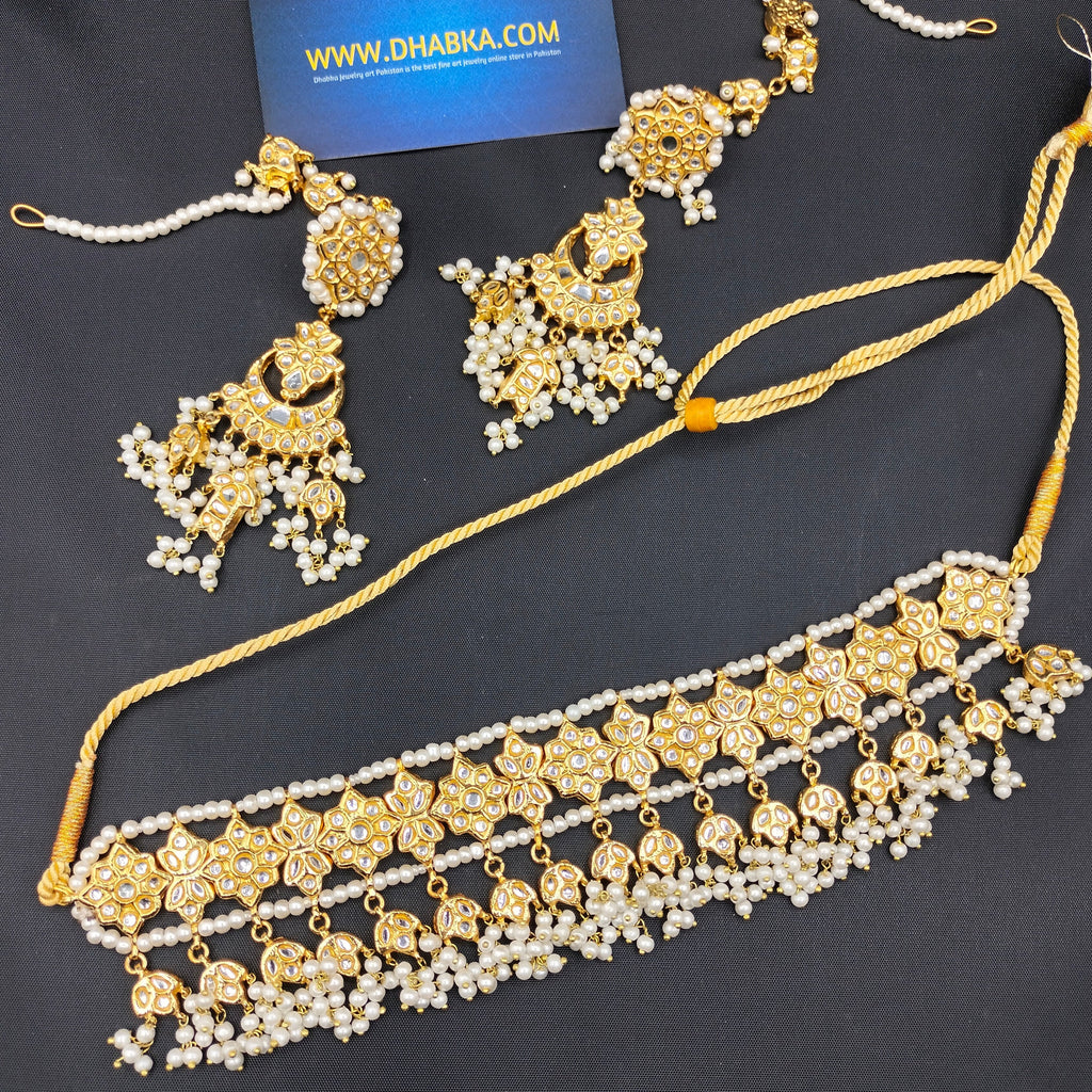 Classic Thappa Kundan Choker Set